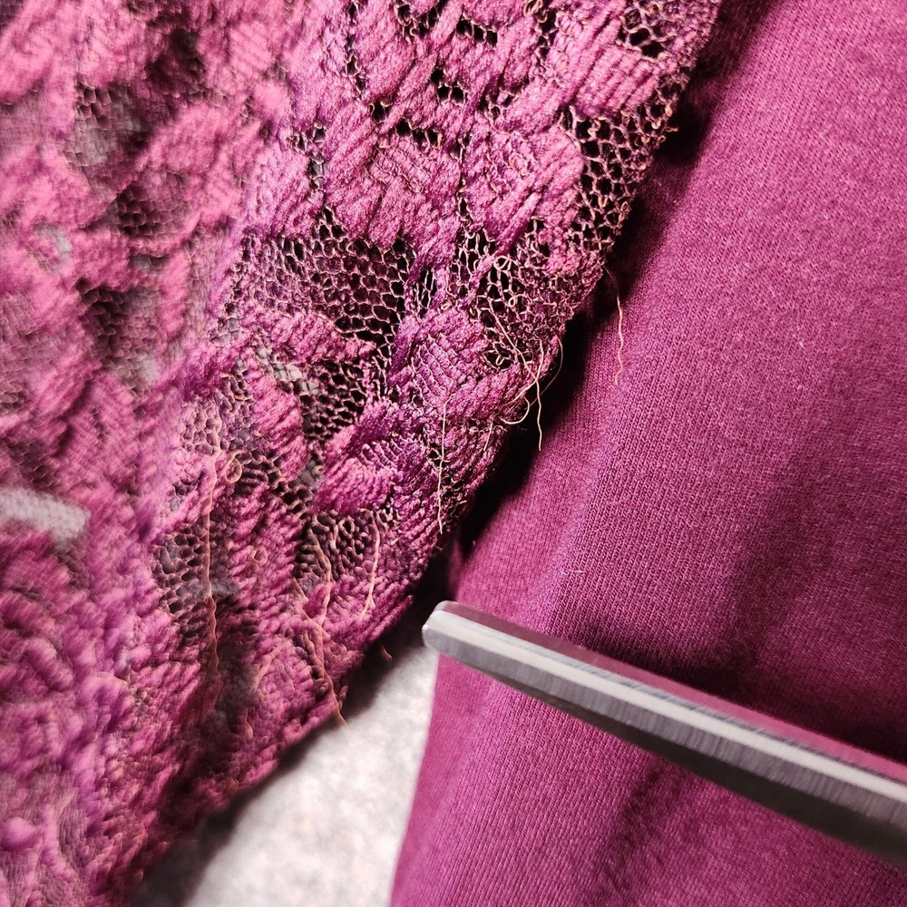Torrid Burgundy Lace Tunic Top Keyhole Neck Long Sleeve Women‎ Size 2 18/20 Goth - Picture 2 of 14
